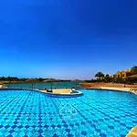 Taj Home, Amazing Pool And Lagoon View 2Bedrooms Apartment