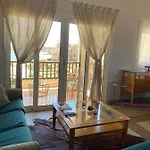 A Lovely 2 Bedroom Apartment At Waterside