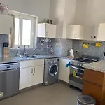 A Lovely 2 Bedroom Apartment At Waterside
