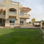 Amazing Villa With Pool In Mubarak 7