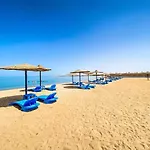 Cecelia Beach Hotel