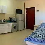 Прекрасная Студия В Комплексе С Бассейном Рядом С Бесплатным Пляжем