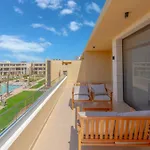 Modern 2-Bedroom Penthouse G-Cribs Pool View