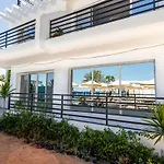 La Rosa Waves Beach - Couple & Families Only