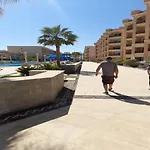 Vip Hurghada Amazing New 2-Bed Apartment On The Beach