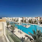 Spectacular & Soaring 2 Bdr W Private Rooftop Jacuzzi & Beach Access