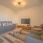 Modern 1-Bedroom Apartment In G-Cribs, El Gouna, Pool Access
