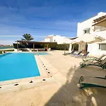Luxury 4 Bedroom Villa With A Heated Pool