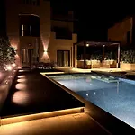 Luxurious Villa With Infinity Private Pool & Jacuzzi Over Sabina Island\'S Lagoon