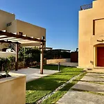 Luxurious Villa With Infinity Private Pool & Jacuzzi Over Sabina Island\'S Lagoon