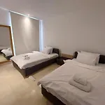 Nayah Stays, Beautiful 3-Bedroom Vacation Home