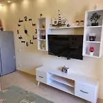 غرفه فندقيه فيو بحر ويوجد ٣ مسبح