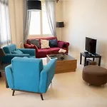 Modern Apartment With Large Pool & Beach Access
