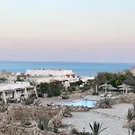 Cordoba Sea View Apartment With Open Air Jacuzzi At Mastaba