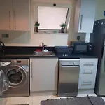 وحده فندقية باطلالة على حمام السباحة فى فيرندا سهل حشيش ريزورت