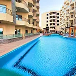 La Quinta Heights