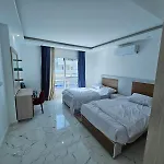 فنادير باى