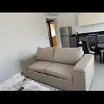 G Cribs, Gouna