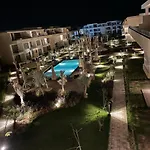 G Cribs, Gouna