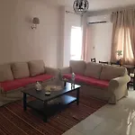 شقة سياحية فندقية فاخرة بالممشى السياحى