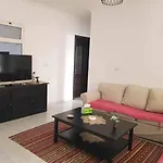 شقة سياحية فندقية فاخرة بالممشى السياحى