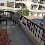 شقة سياحية فندقية فاخرة بالممشى السياحى