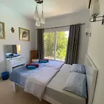 2 Bedroom Condo, With Pool, And Beach & Lagoon Access