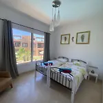 2 Bedroom Condo, With Pool, And Beach & Lagoon Access