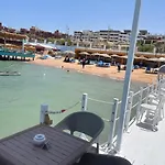 Serafy City Center Hostel And Pool For Foreigners Adults Only