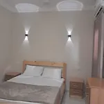 خلف فندق الاليزيه