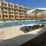 سيلينا باي Selena Bay