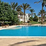 Cheerful Space With A Huge Garden And Pool