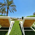 Cheerful Space With A Huge Garden And Pool