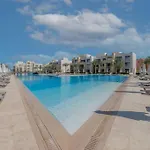 Mangroovy - Spacious Boho 2 Bedroom Pool View