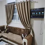 استديو مجهز بالكامل امام فندق ميريت