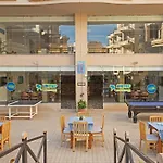 1 Bedroom Poolside Apartment B106 Aqua Tropical Resort