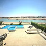 فيلا جوبال لاجون
