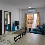 Makramia Compound