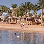 شاليه استوديو للحجز بفندق ميراج الغردقه يسع 4 أفراد مفروش فرش فندقى على اعلى مستوى و جميع الاجهزة الكهربائيه جديدة مع امكانية استخدام الاكوا بارك و شاطئ رملي خاص بالقرية