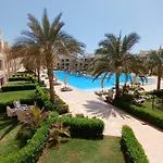 2 Bedrooms Plus Nanny Room In Mangroovy