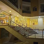 Fox House Resort Apartment Hotel