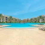 Elegant Apartment With Pool And Beach Access