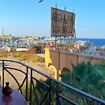 One Bedroom With Sea View In The Centre