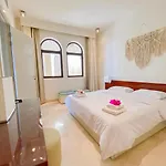 Nayah Stays, Ancient Sands Luxurious Pool Terrace Apartment