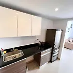 Studio Escape G Cribs