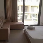 Studio Escape G Cribs