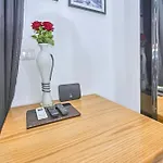 Rare New Marina Hotspot With Fast Free Wifi, Balcony & Pool