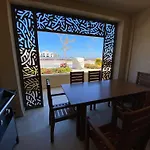 Modern Apartment With Great Pool & Beach Access