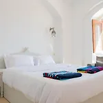 Bright Apartment With Large Balcony & Lagoon
