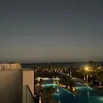 Ollystays Mangroovy Seaview 2Br Beach And Pool Free Access